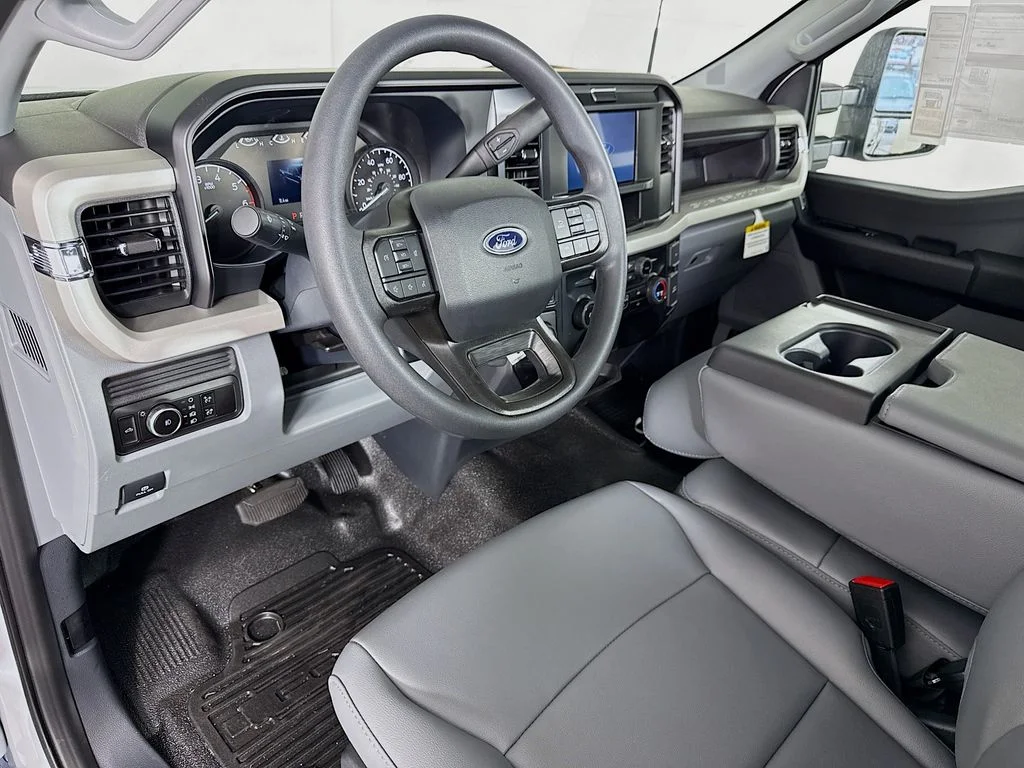 New 2026 Oxford White Ford XL image 9