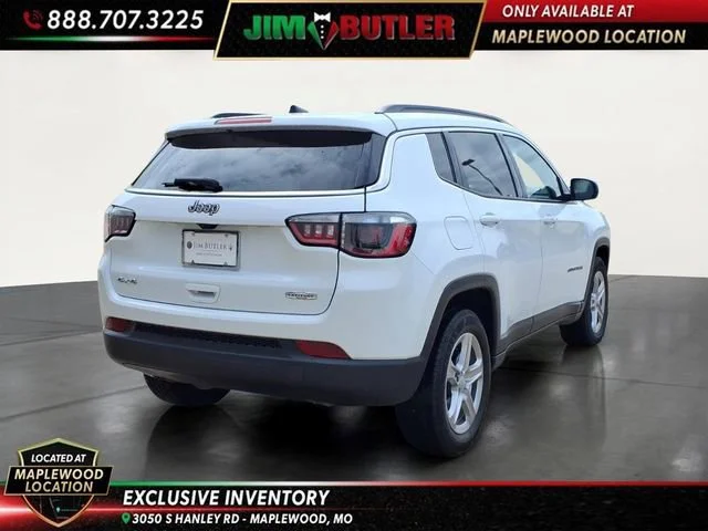 Used 2024  Jeep Latitude image 4