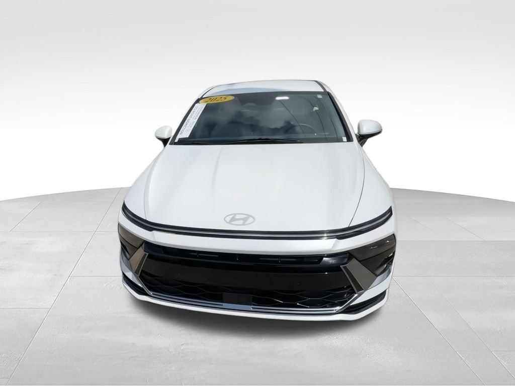 Used 2025 White Hyundai SEL image 3