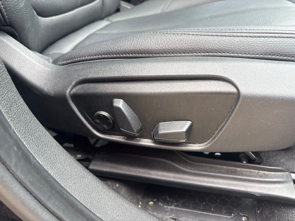 Used 2016 Jet Black BMW xDrive28i image 25