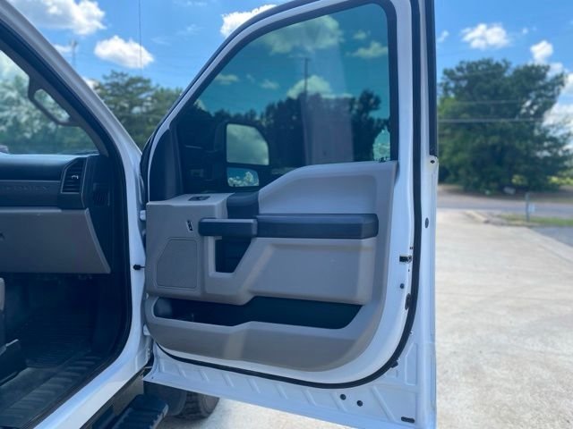 Used 2019 White Ford XL image 15