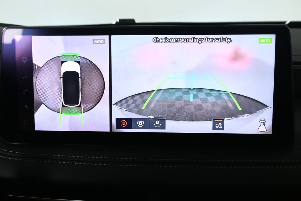 New 2027 RADIANT WHITE INFINITI Luxe AWD image 23