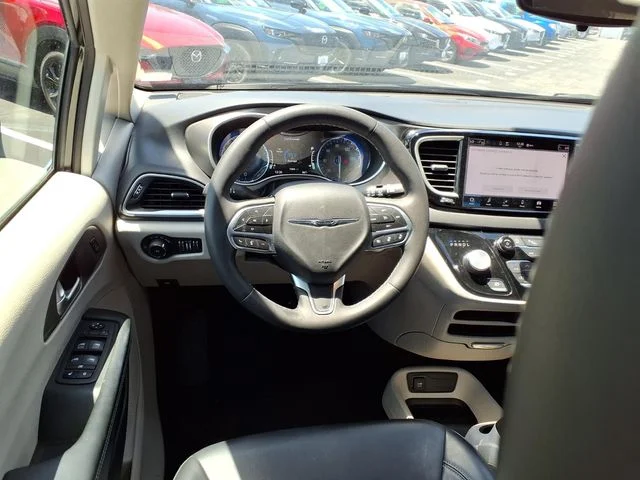 Used 2023 Black Chrysler Touring L image 4