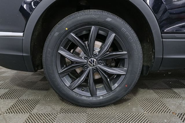 Used 2024  Volkswagen 2.0T SE image 16