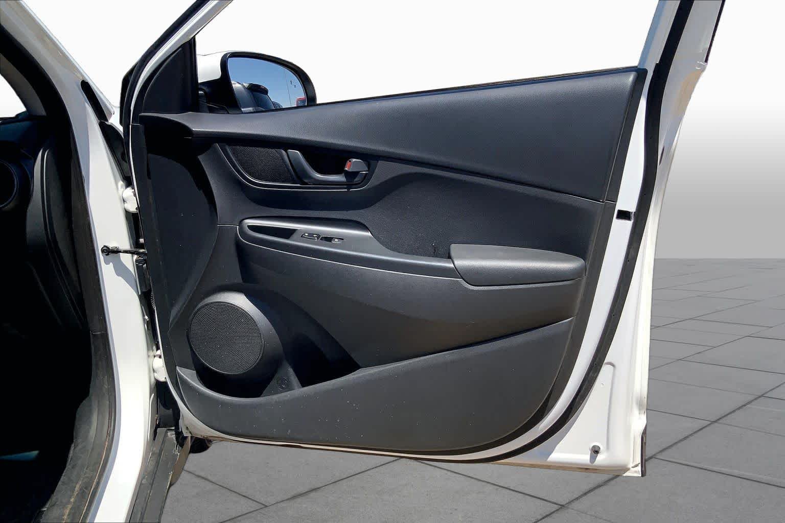 Used 2021 Lunar White Hyundai SEL image 23