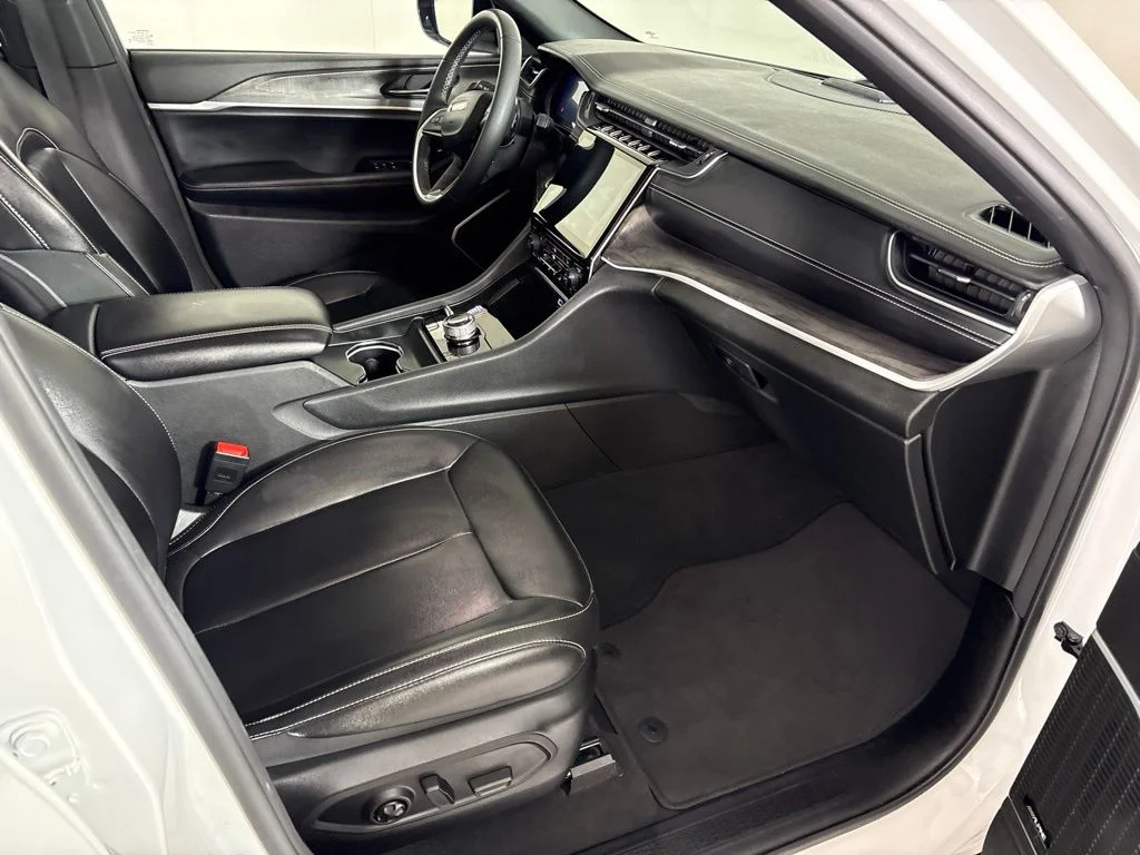 Used 2024 White Jeep 4xe image 17