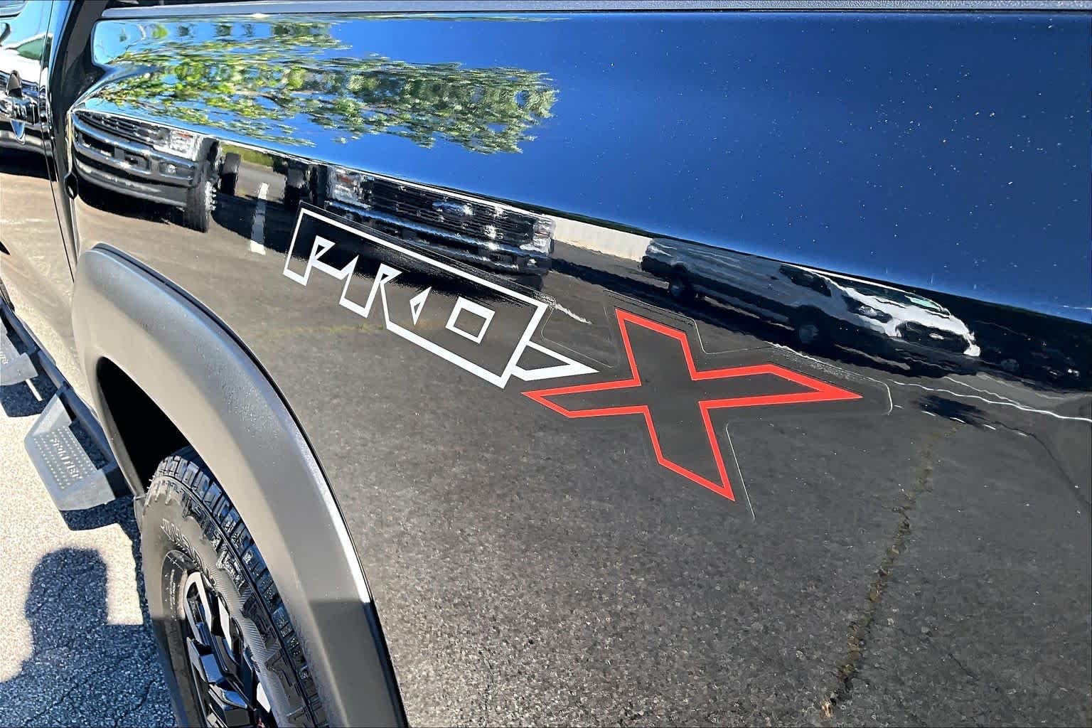 Used 2022 Super Black Nissan PRO-X image 10