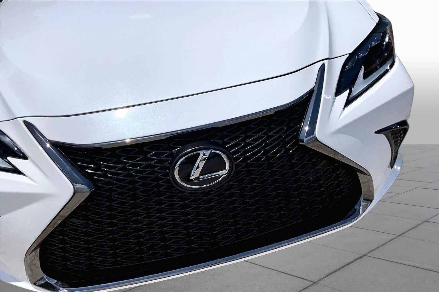 Used 2019 Ultra White Lexus F SPORT image 30