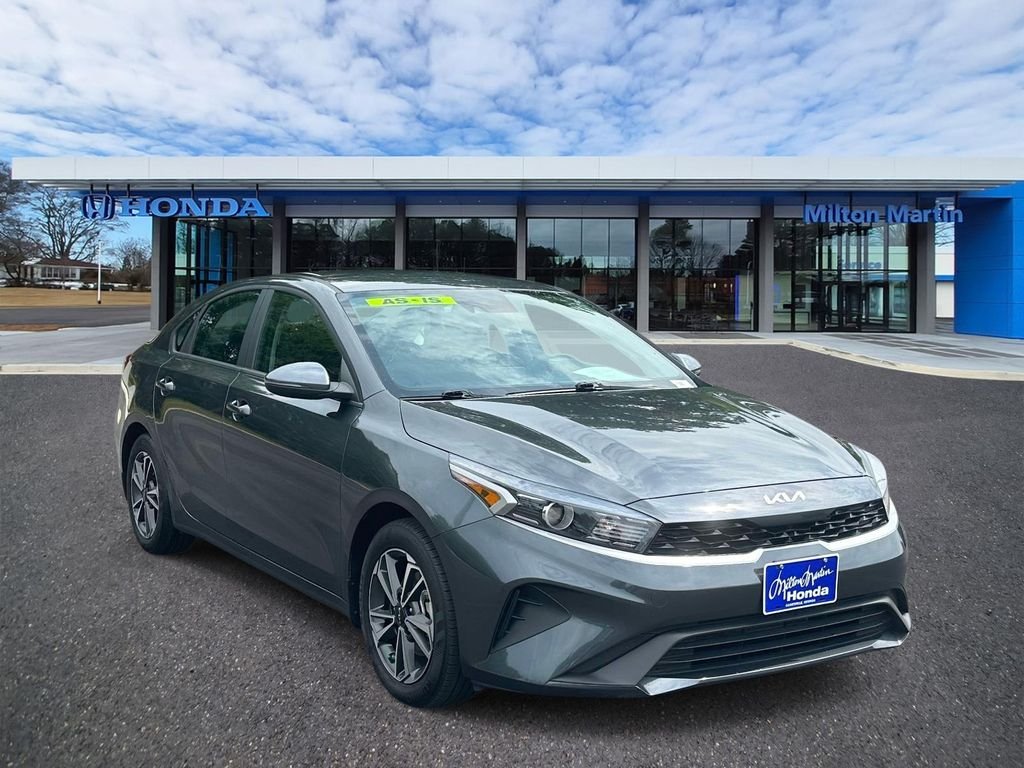 2024 Kia Forte LXS AT's photo
