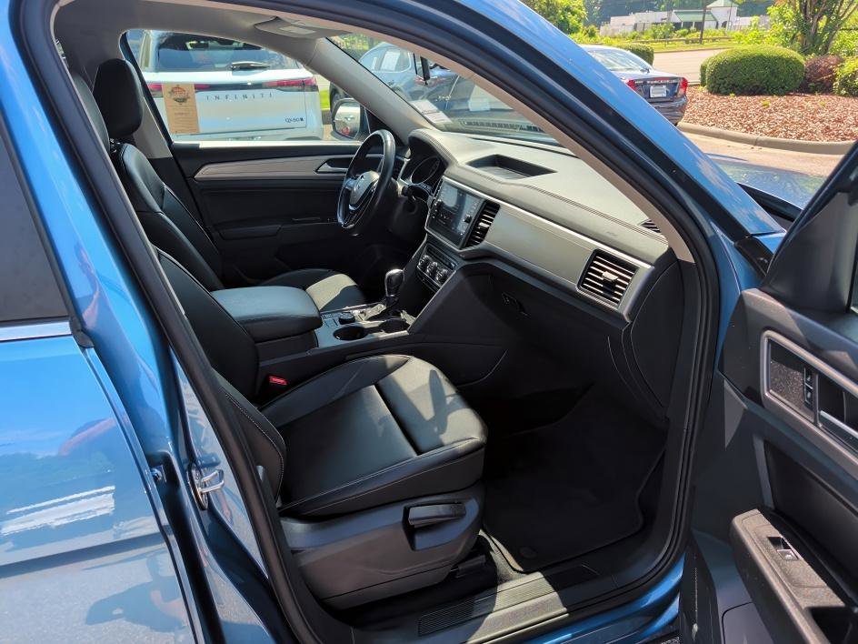 Used 2019 Pacific Blue Metallic Volkswagen 3.6L V6 SE image 12