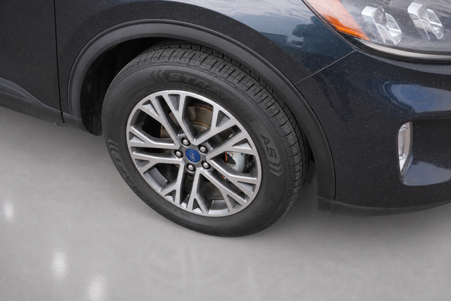 Used 2022 Blue Ford SEL image 9