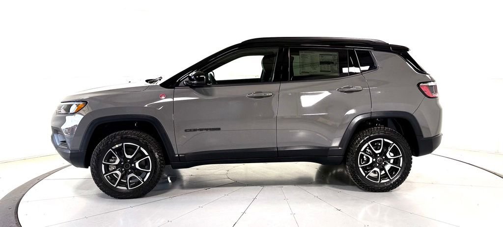 New 2026 Sting-Gray Clear-Coat Exterior Paint Jeep Trailhawk image 8