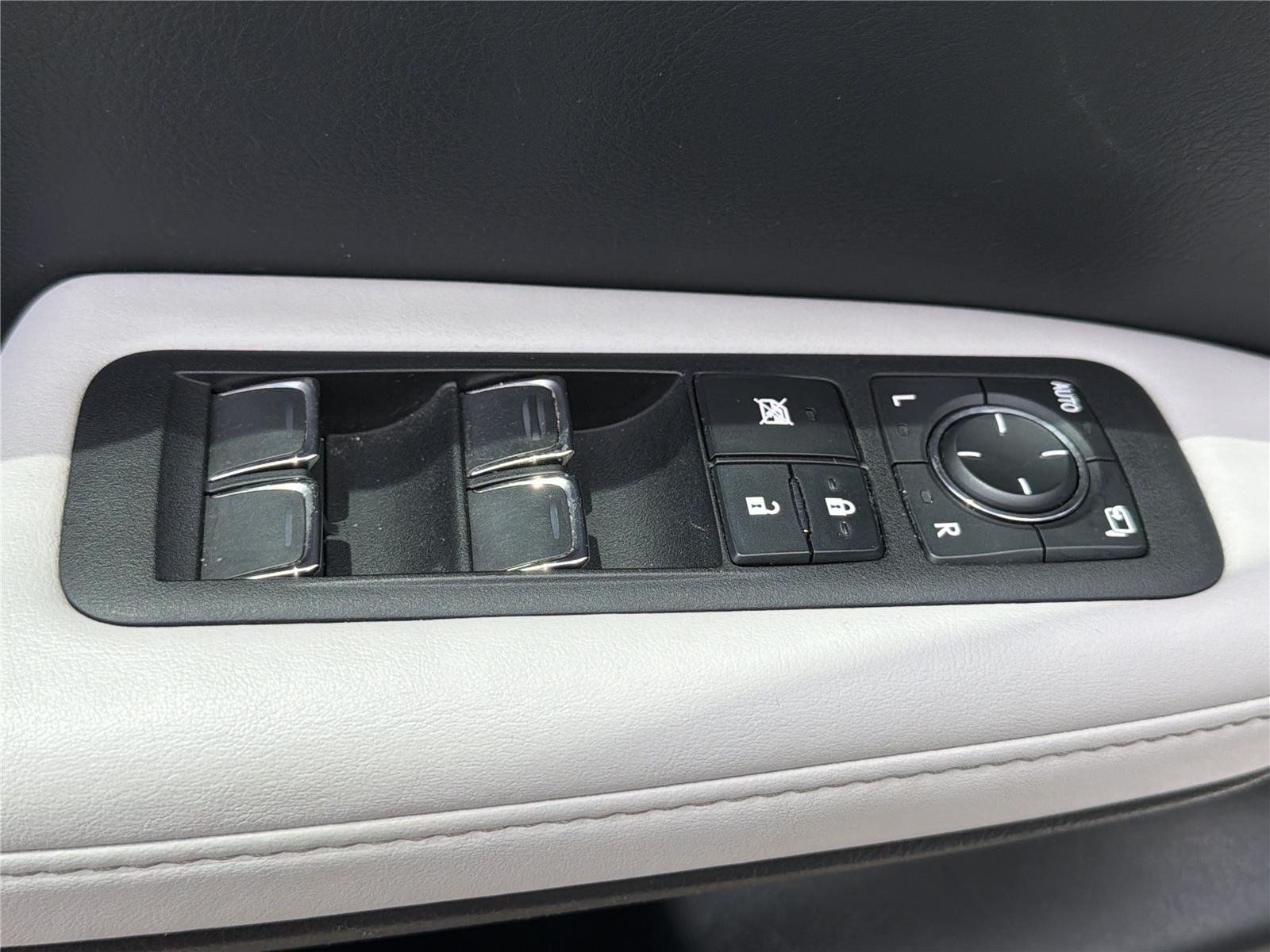 Used 2020 Eminent White Pearl Lexus RX 350 image 16
