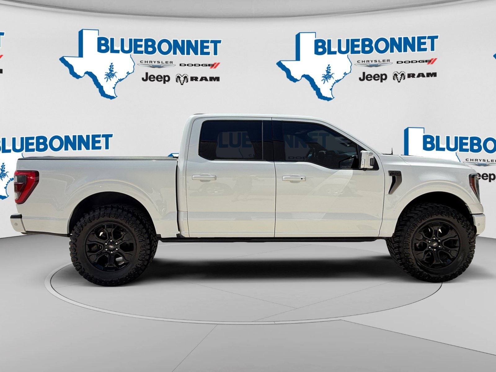 Used 2022 White Metallic Ford Platinum image 4