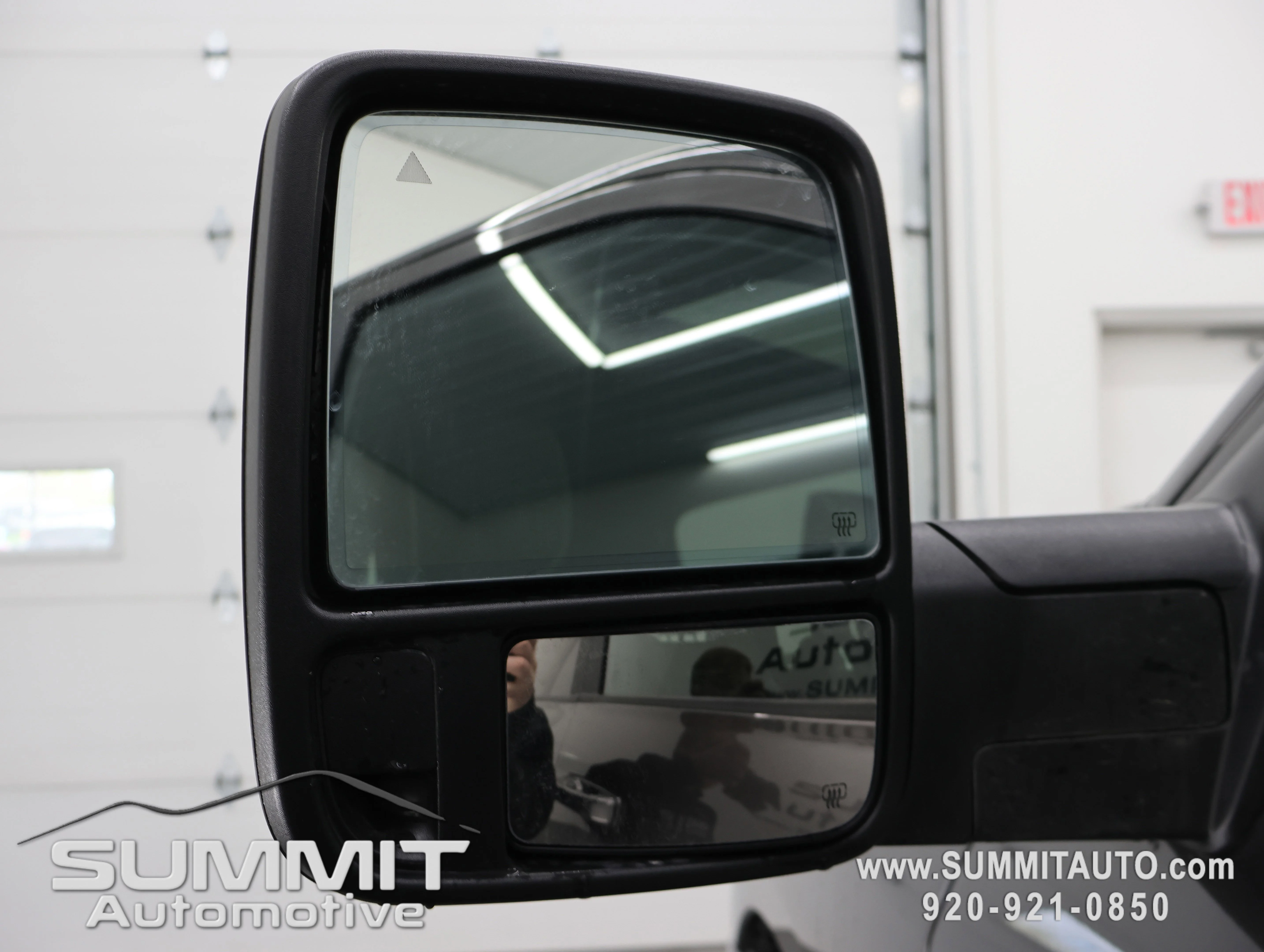 New 2026 Granite Crystal Metallic Clear-Coat Exterior Paint RAM Laramie image 41