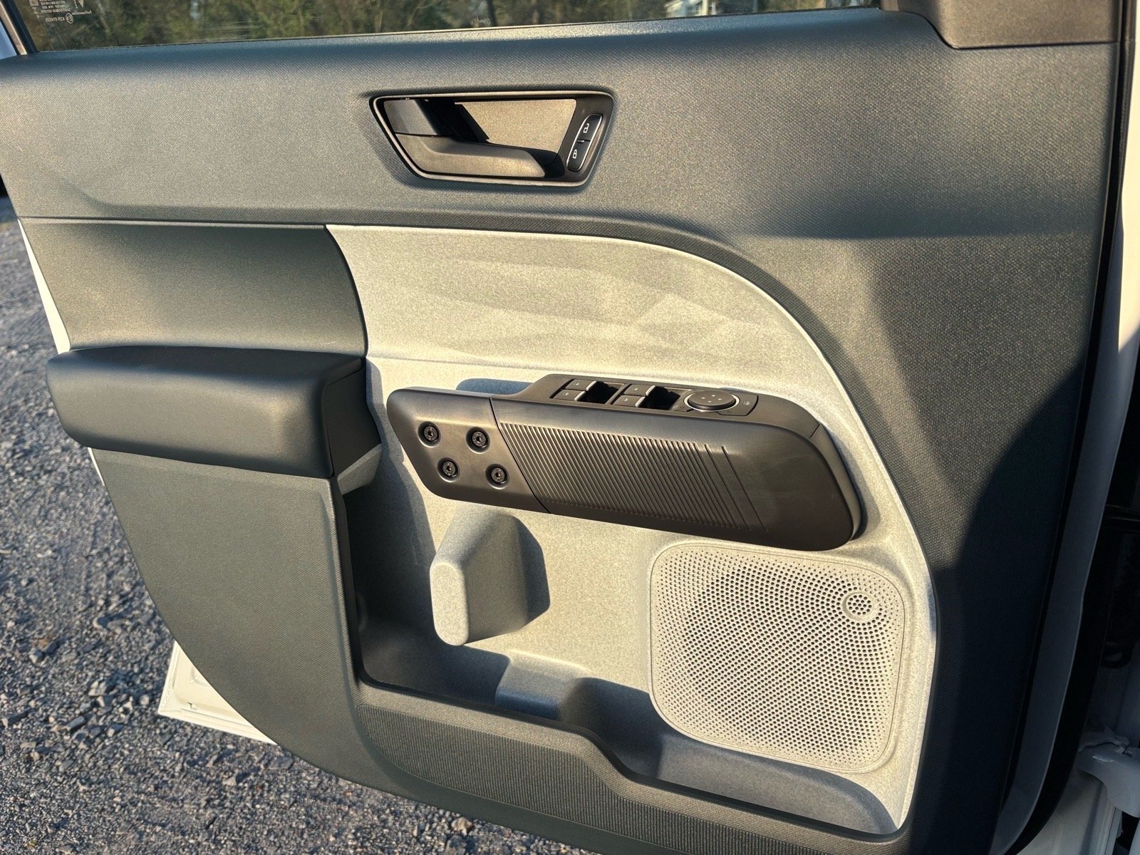New 2026 Oxford White Ford XLT image 7