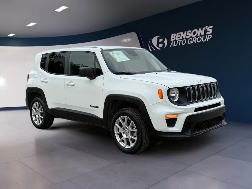 Used 2023 White Jeep Latitude image 7