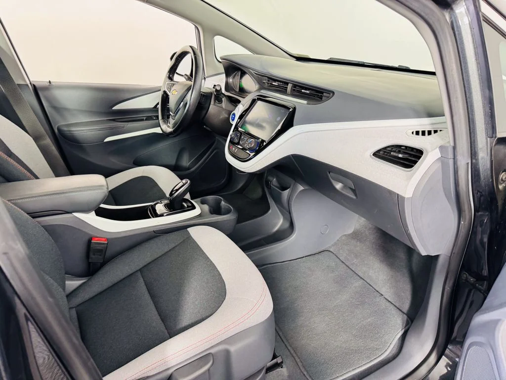 Used 2021 Gray Chevrolet LT image 26