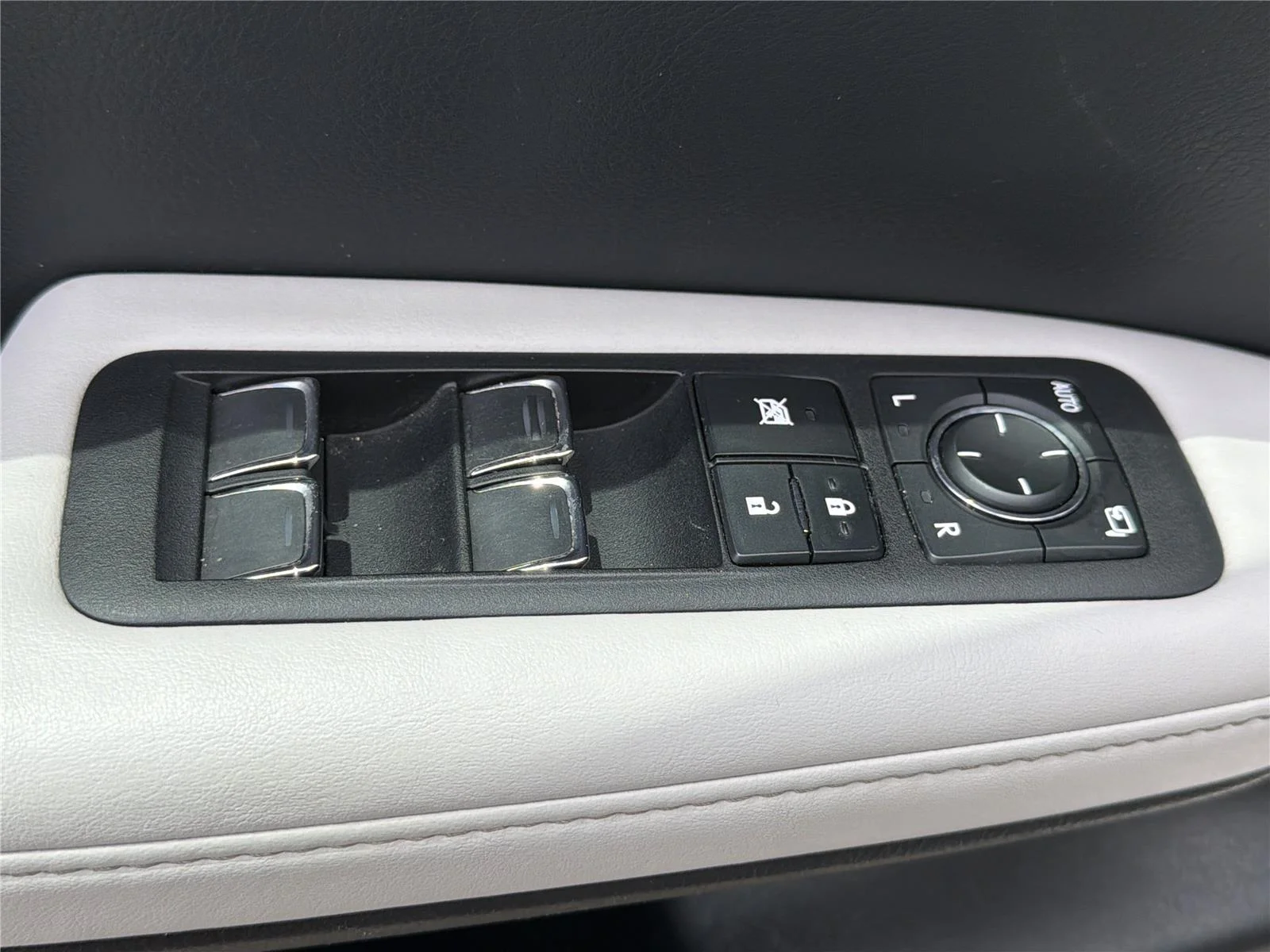 Used 2020 Eminent White Pearl Lexus RX 350 image 16