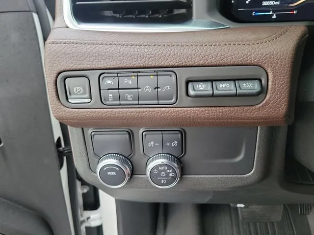 Used 2022 White Frost Tricoat GMC Denali image 14