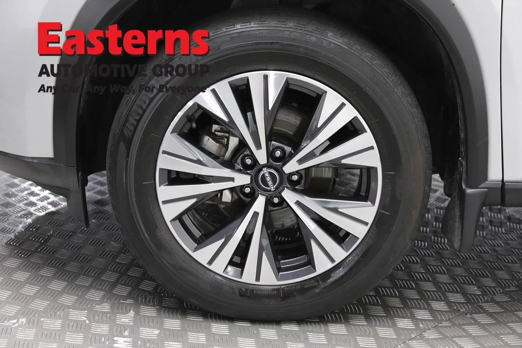 Used 2023 Silver Nissan SV image 28