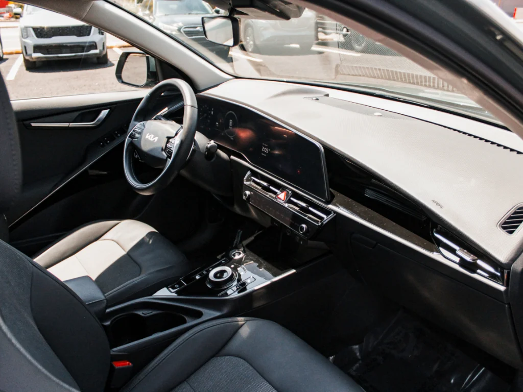 Used 2023 Cityscape Green Kia Wind image 28