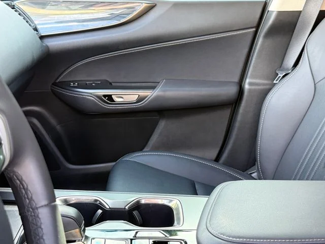 Used 2025  Lexus 250 Premium image 9