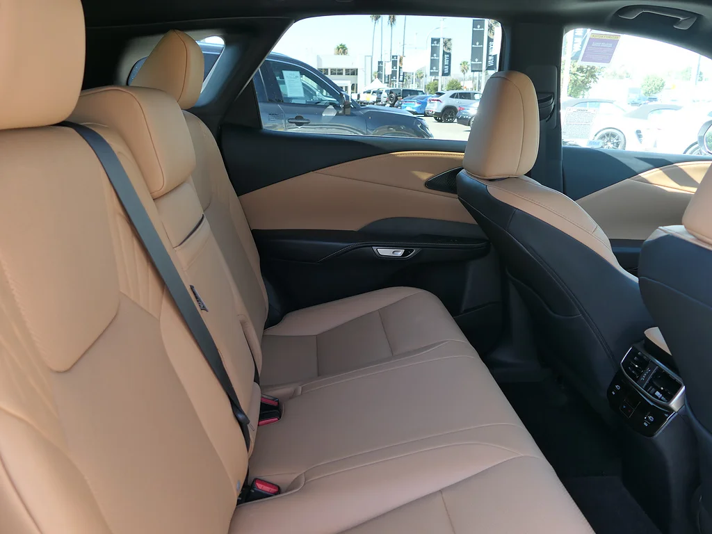 Used 2024 Eminent White Pearl Lexus Premium image 24