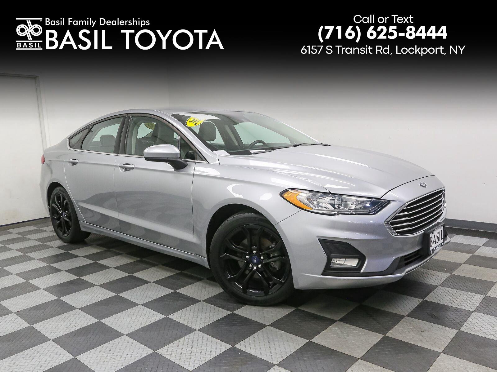 Used 2020 Iconic Silver Ford SE image 1