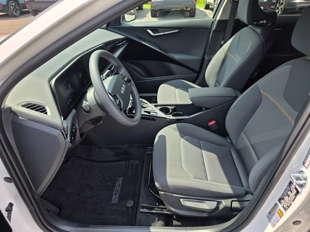 New 2026 Snow White Pearl Kia LX image 15