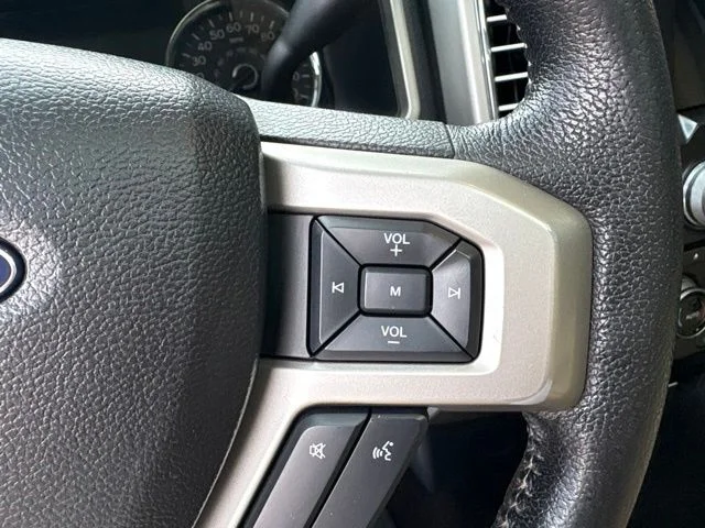 Used 2016  Ford Lariat image 22