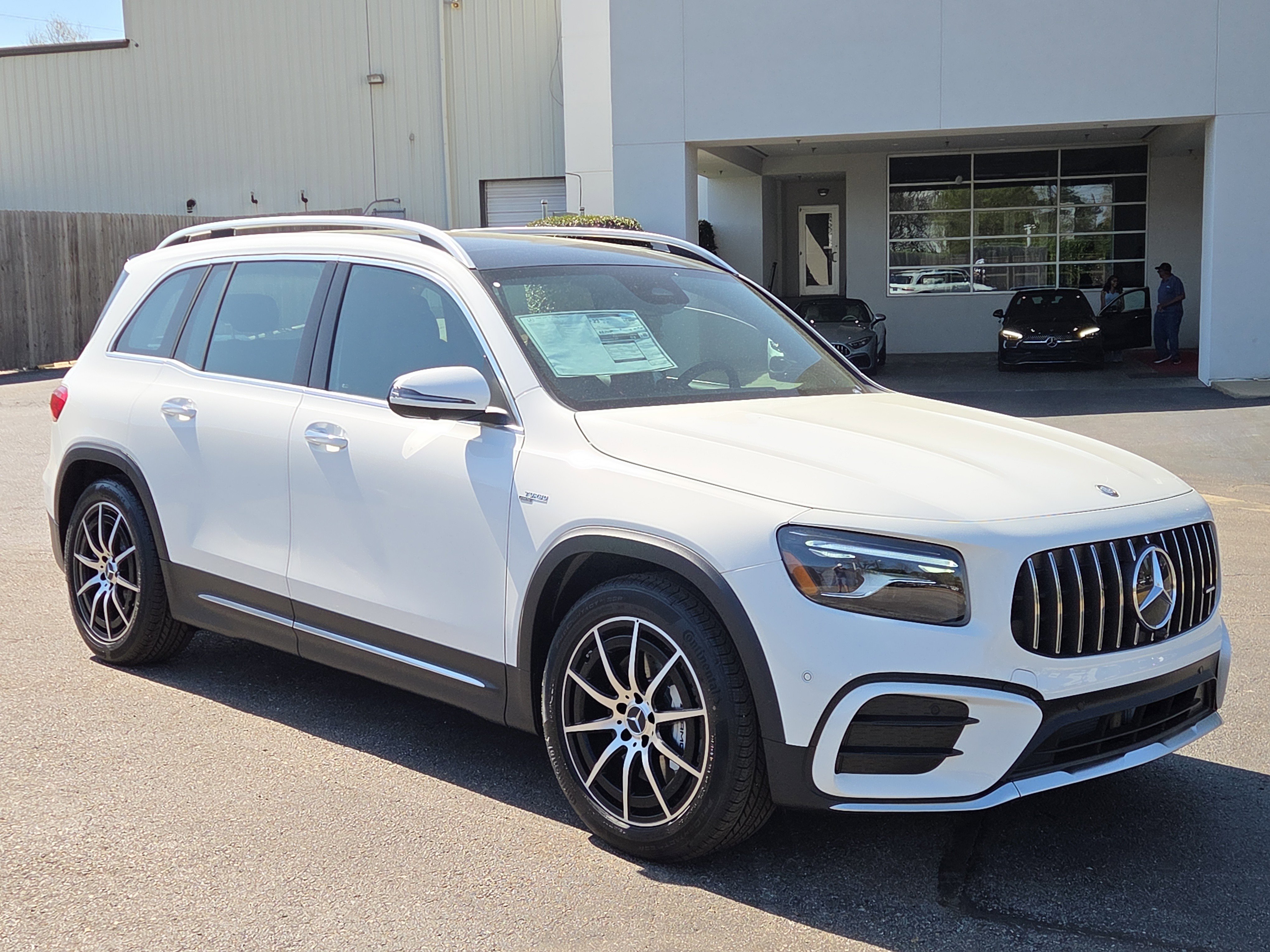 New 2026 Polar White Mercedes-Benz GLB 35 AMG® image 38
