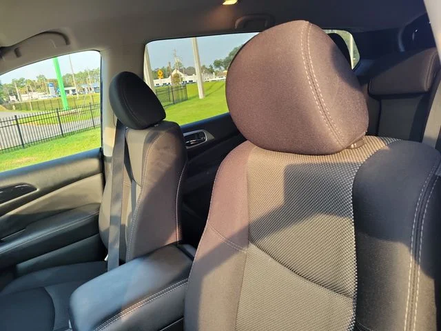 Used 2020 Blue Nissan SV image 19