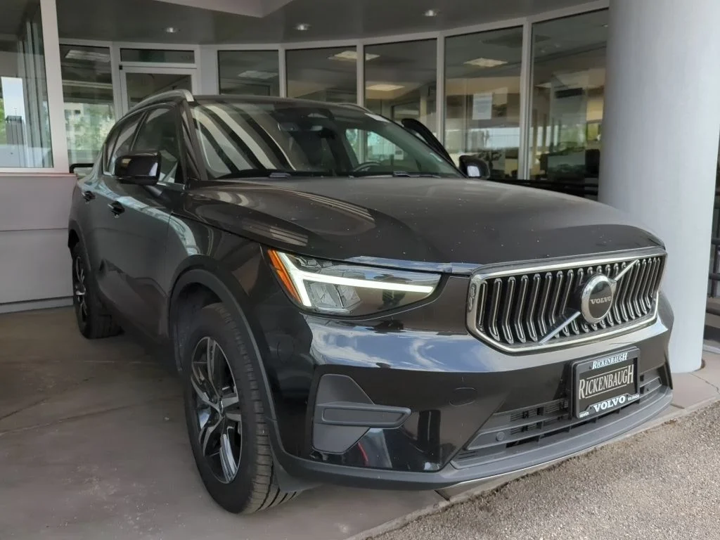 2025 Volvo XC40 B5 Core Bright AWD's photo