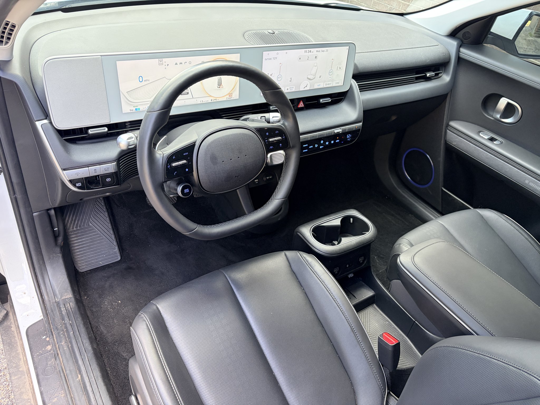 Used 2023 Atlas White Hyundai SEL image 10