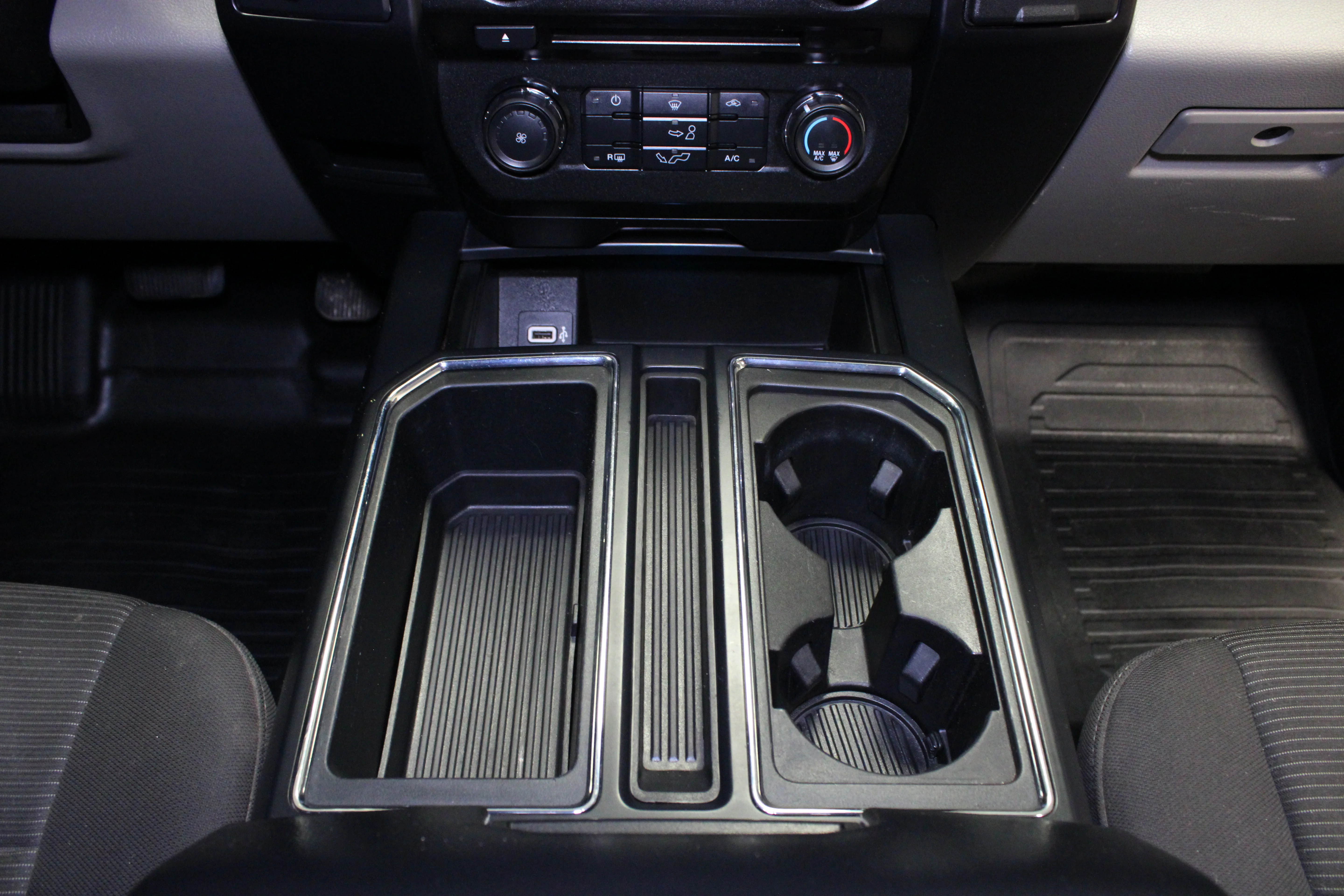 Used 2017 Oxford White Ford XL image 21