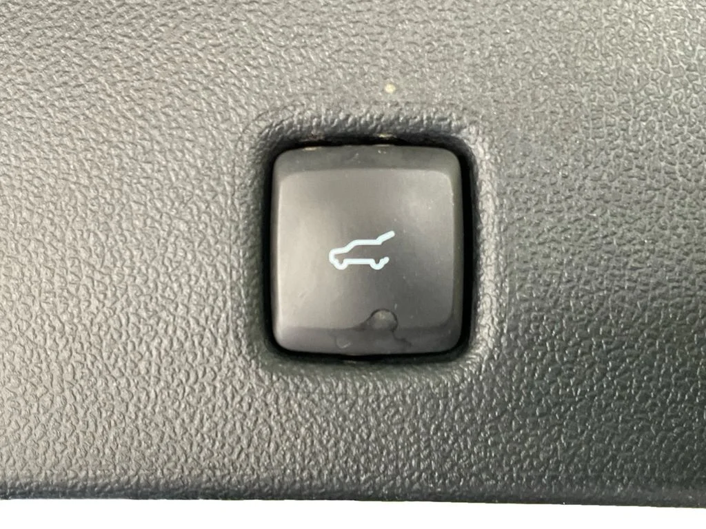 Used 2022 Gray Ford SEL image 31