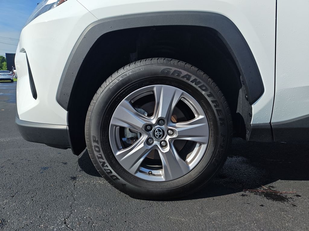 Used 2025 White Toyota XLE image 10