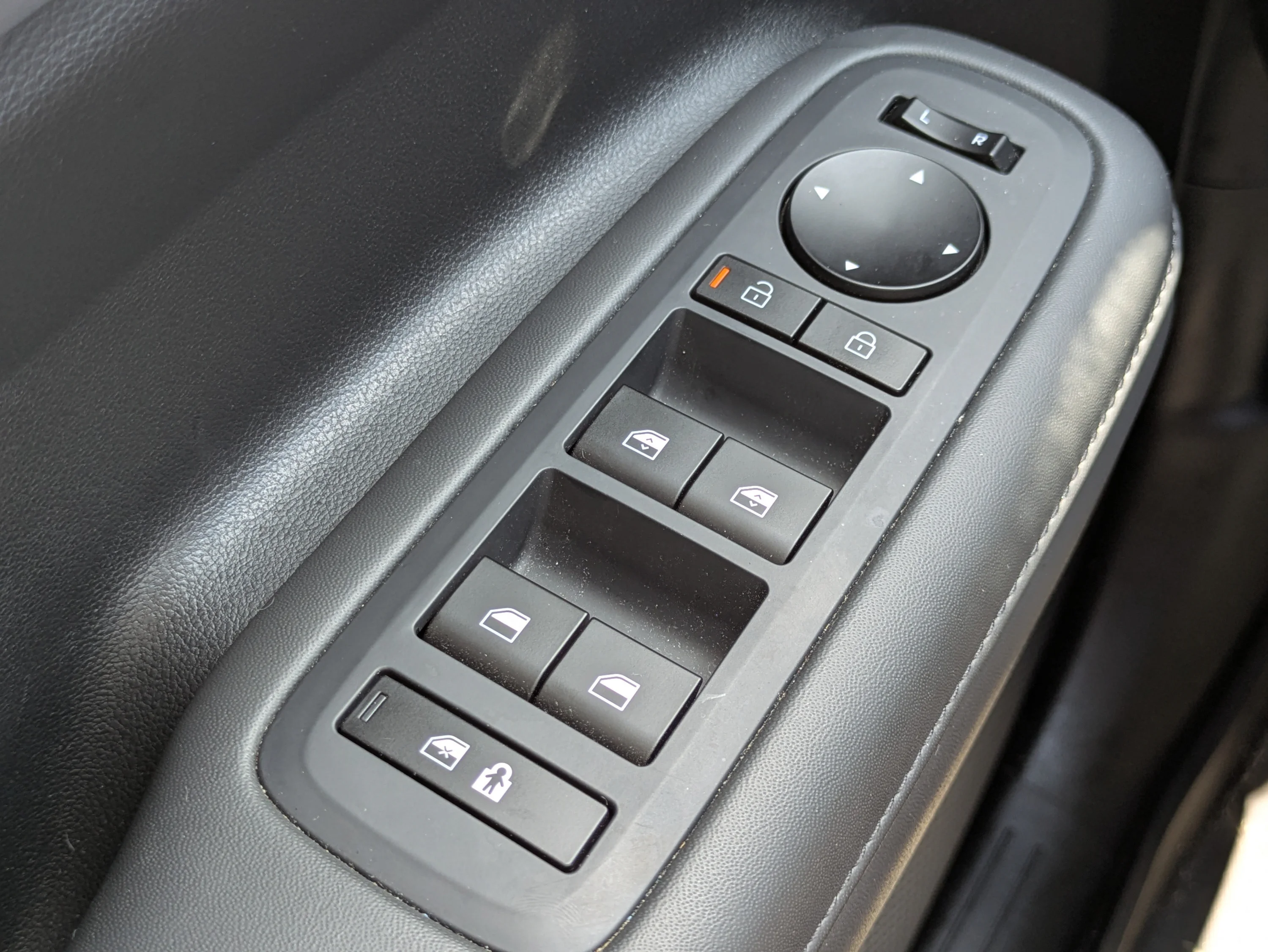 Used 2025 Atlantis Blue Hyundai SEL image 22