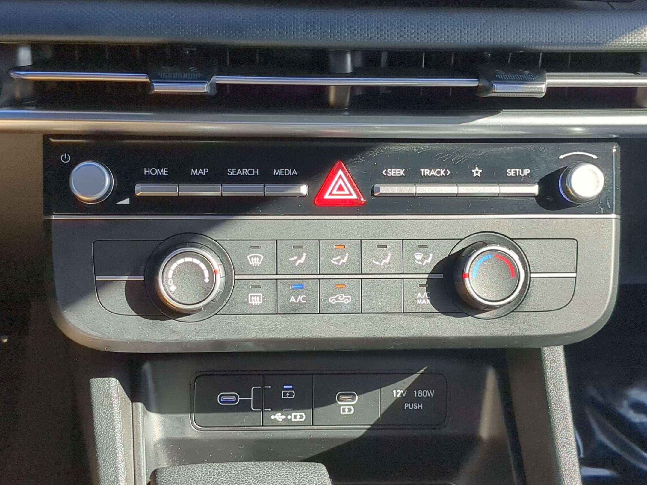 2025 Hyundai Santa Cruz SE - Photo 24