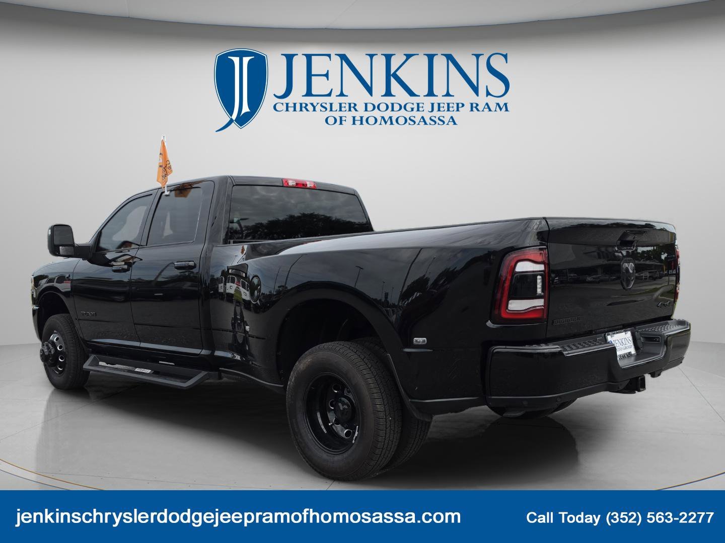 Used 2024 Diamond Black Crystal Pearlcoat Ram Big Horn image 6