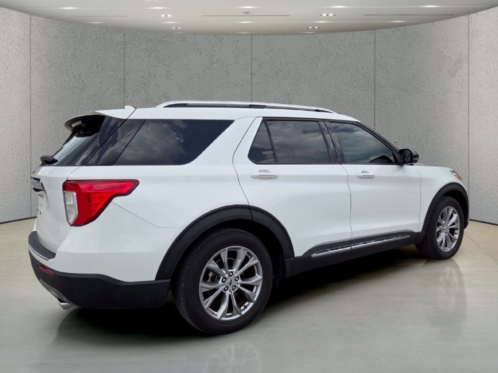 Used 2021 White Metallic Ford Limited image 4
