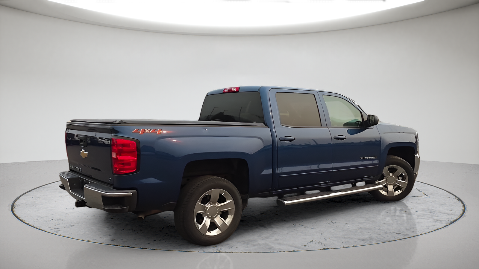 Used 2018 Deep Ocean Blue Chevrolet LT image 6