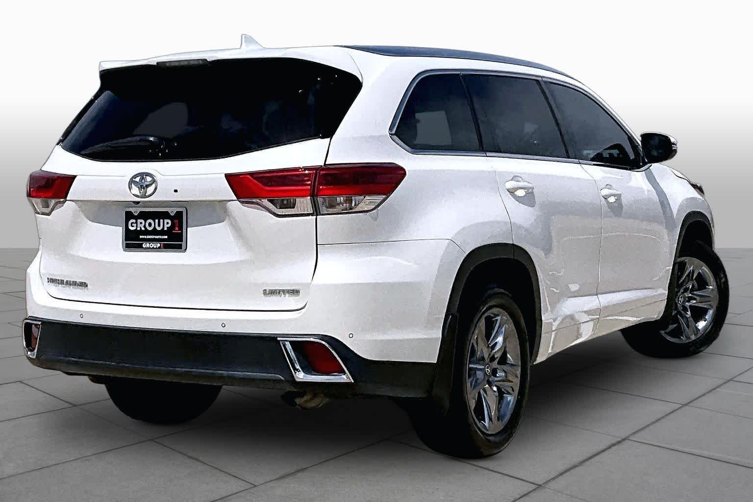 Used 2018 Blizzard Pearl Toyota Limited image 13