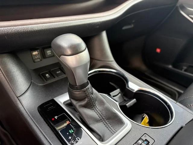 Used 2019 White Toyota Limited Platinum image 17