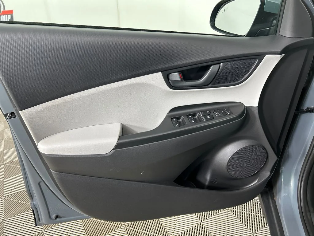 Used 2023 Green Hyundai SEL image 11