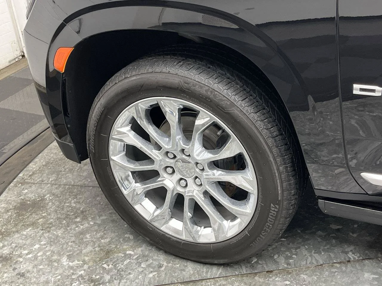 2023 GMC Yukon Denali - Photo 35
