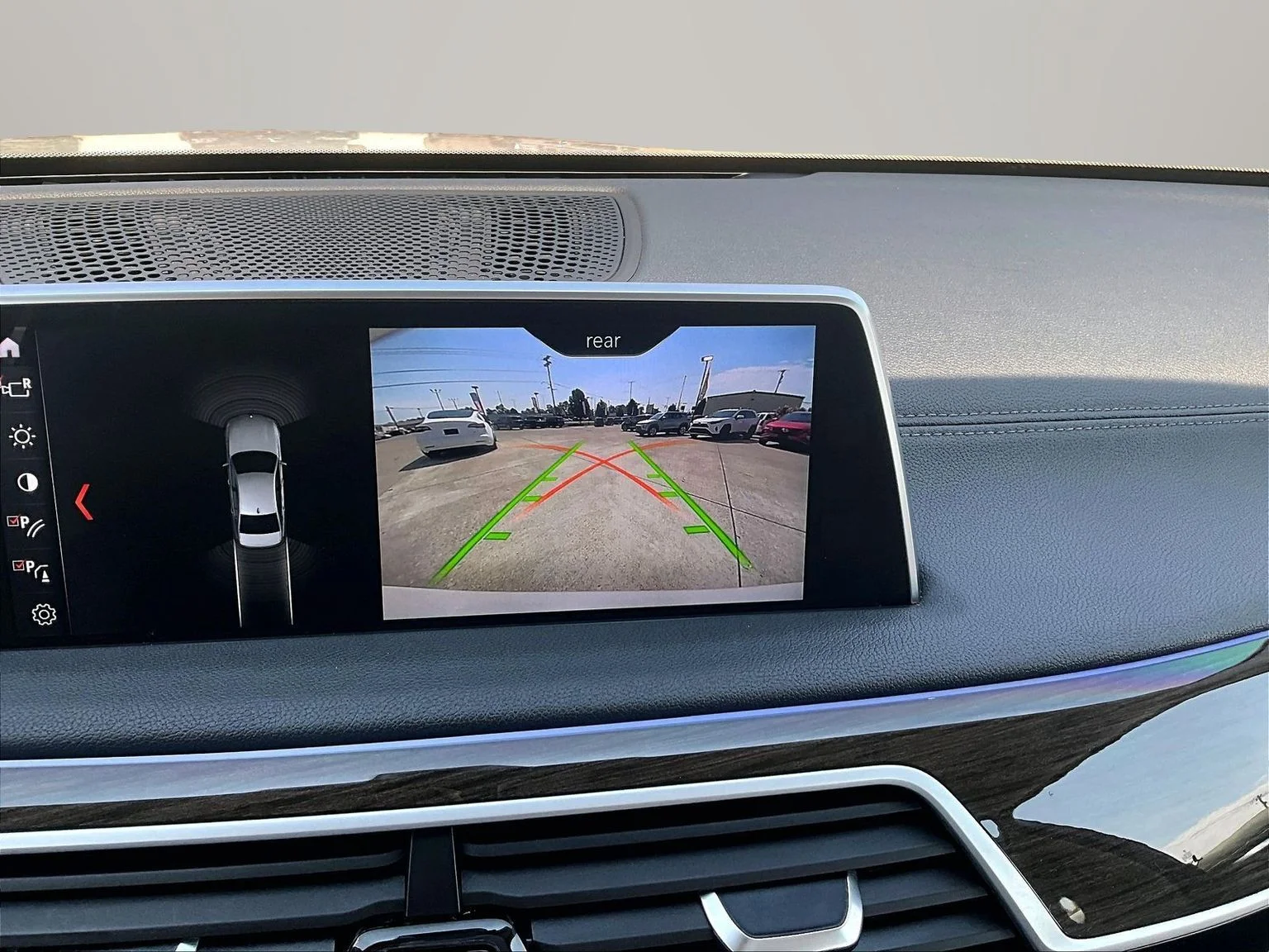 Used 2018 White BMW 740i xDrive image 22