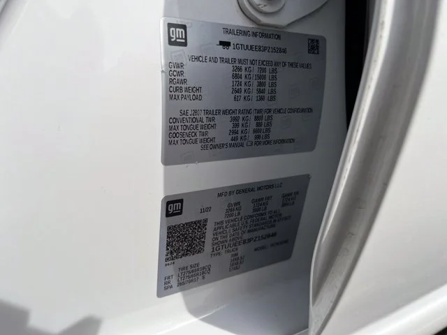 Certified Used 2023 SUMMIT WHITE GMC AT4 image 18
