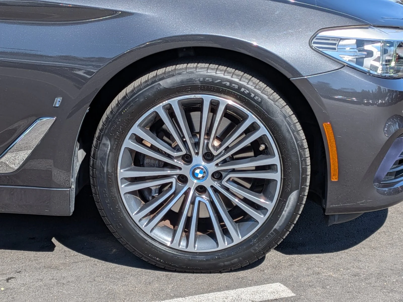 Used 2019 Dark Graphite Metallic BMW 530e iPerformance image 25